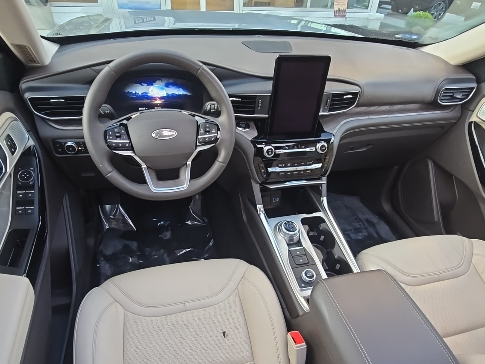 2022 Ford Explorer Hybrid Platinum photo 2