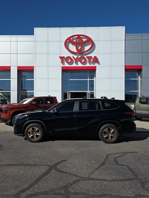 2023 Toyota Highlander Hybrid Bronze Edition photo 2