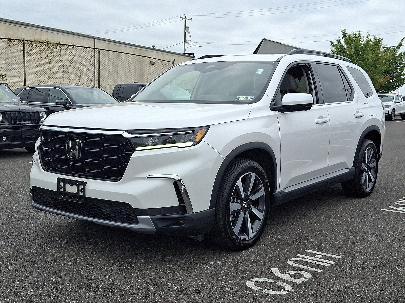 2023 Honda Pilot Touring photo 2