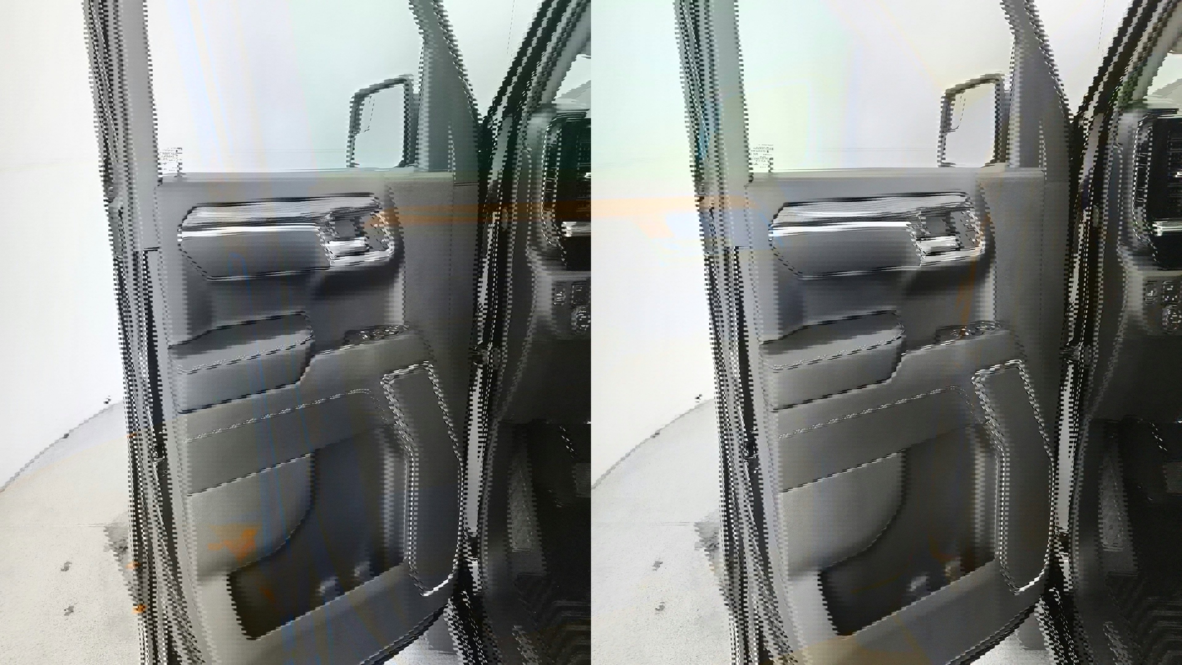 2025 Chevrolet Silverado 1500 LT's photo