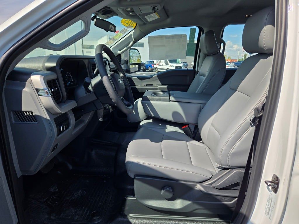 2026 Ford F-550 photo 18