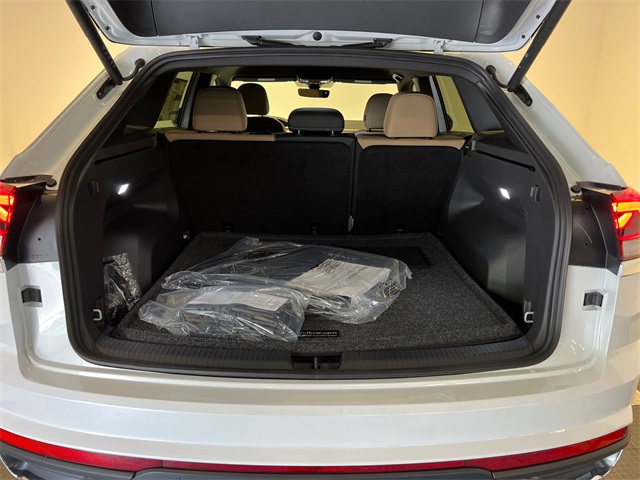 2026 Volkswagen Atlas Cross Sport SE Technology photo 2