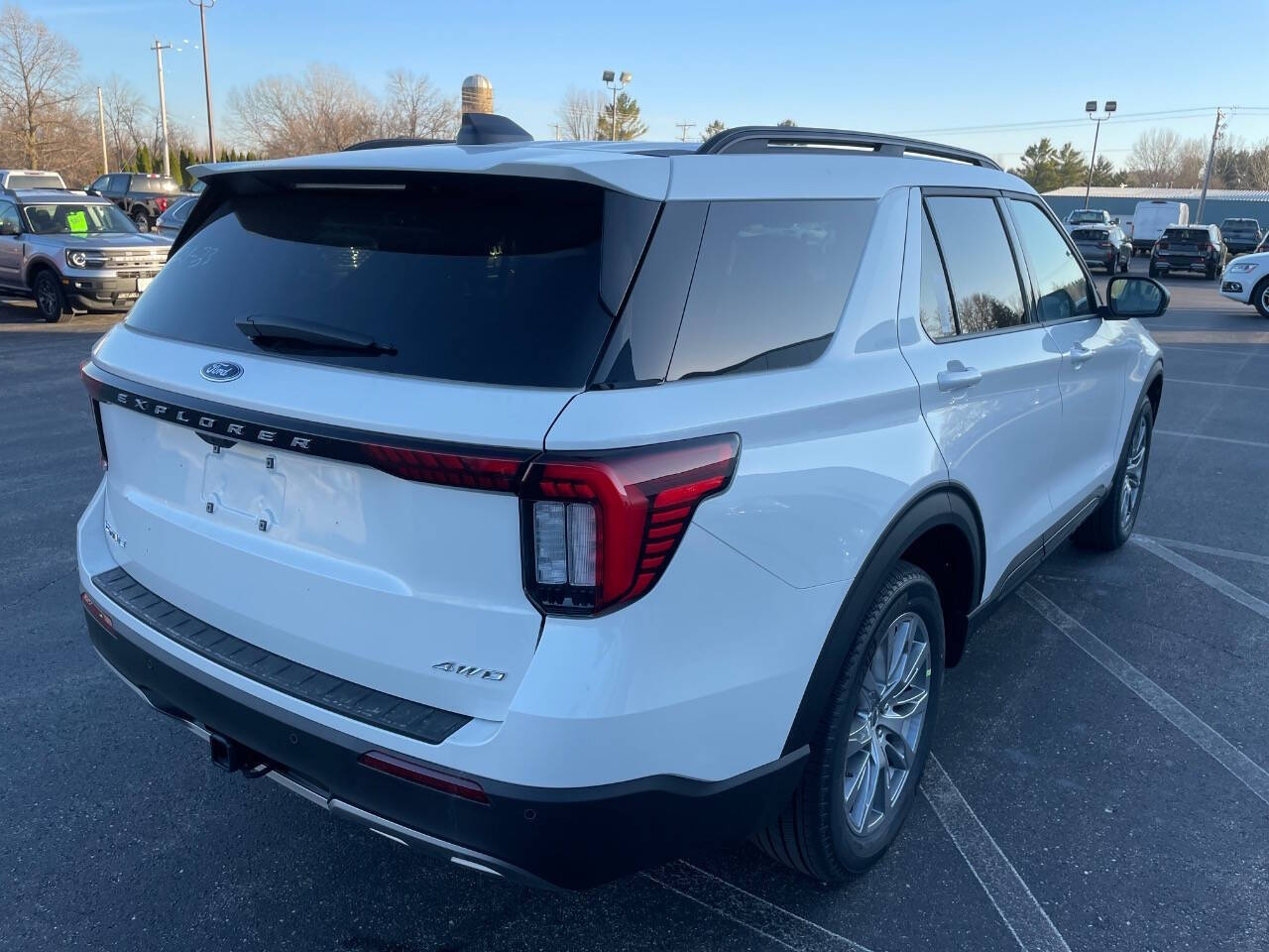 2026 Ford Explorer photo 3