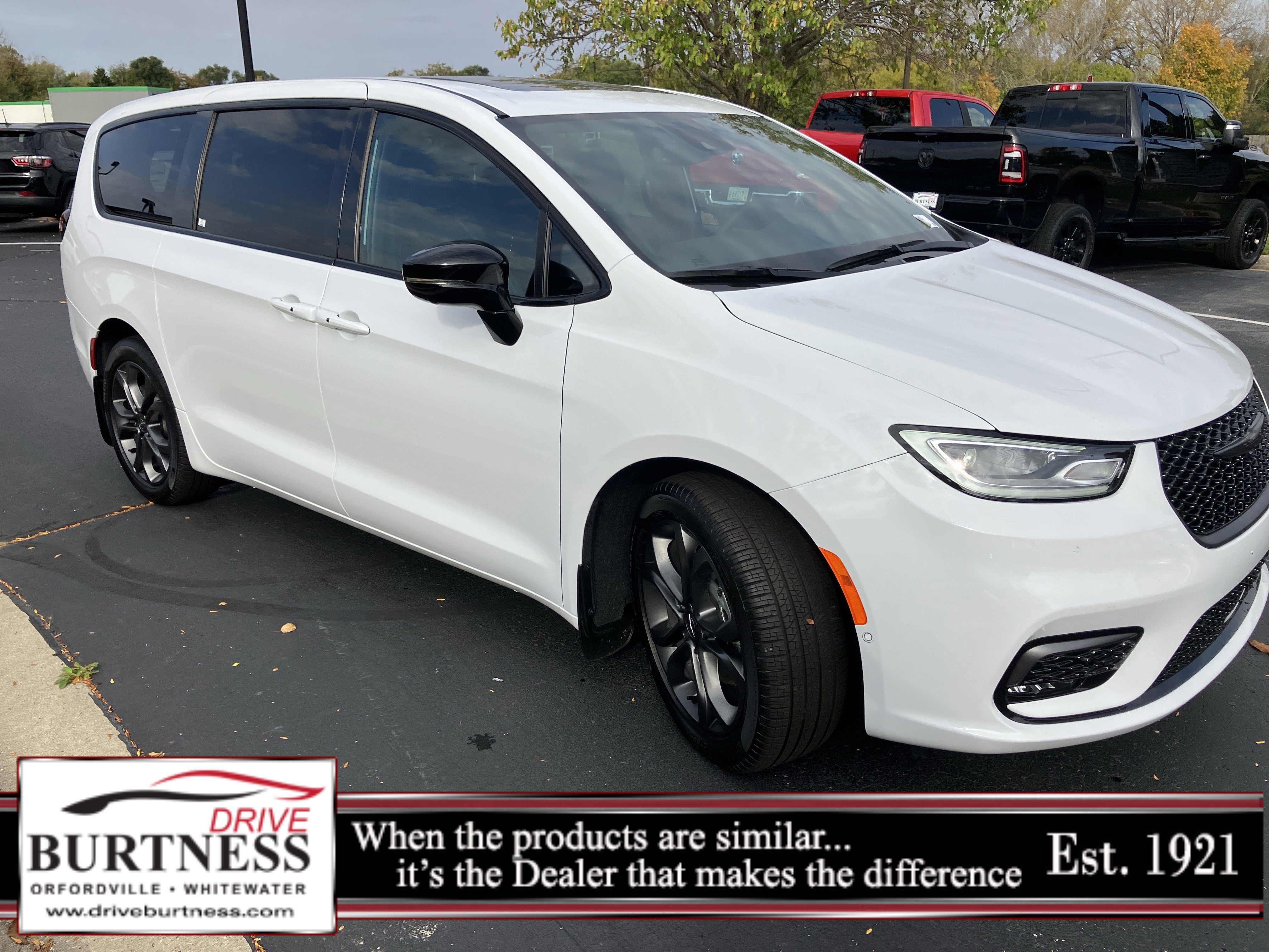 2026 Chrysler Pacifica Select