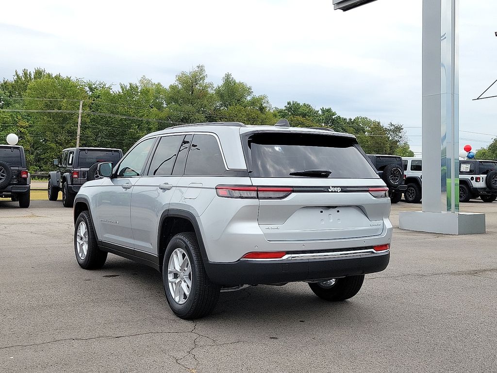 2025 Jeep Grand Cherokee Laredo X photo 4