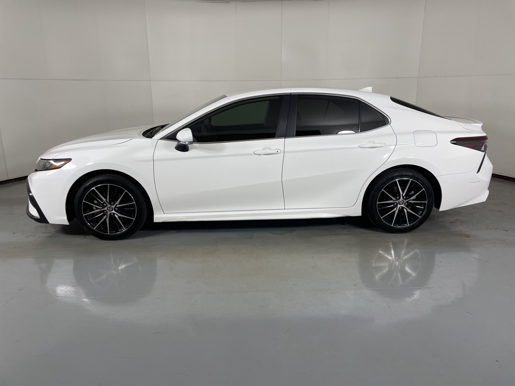 2024 Toyota Camry SE photo 5