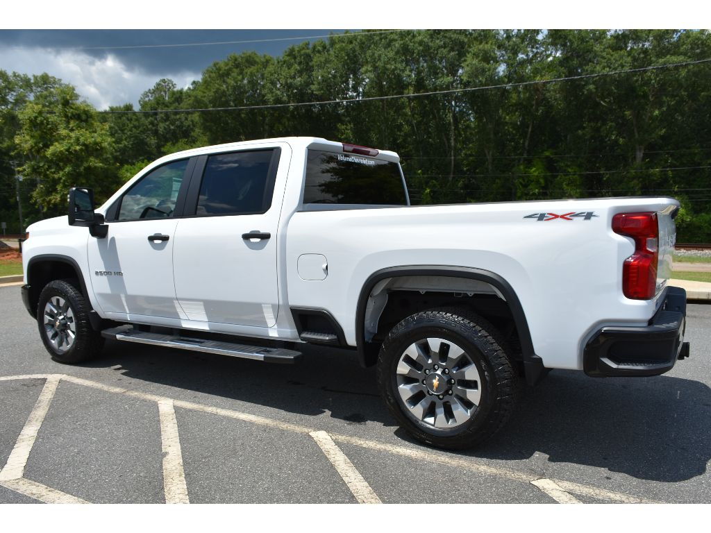 2025 Chevrolet Silverado 2500HD Custom photo 2