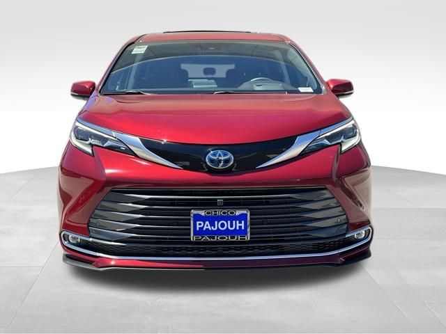 2024 Toyota Sienna Platinum photo 2