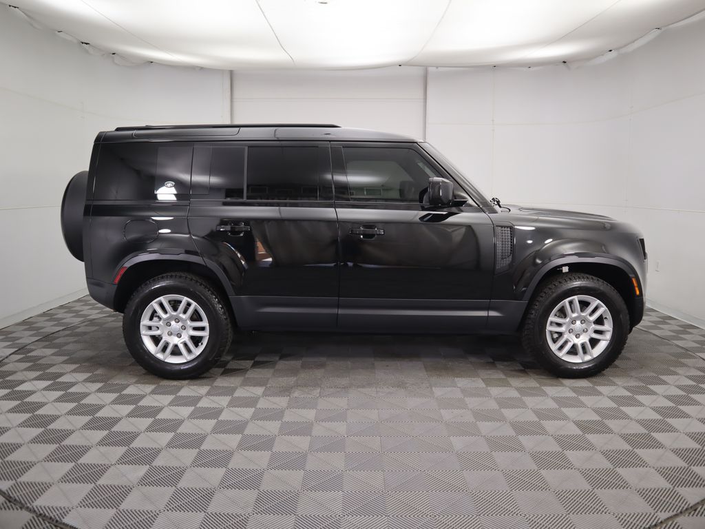 2024 Land Rover Defender 110 S photo 4