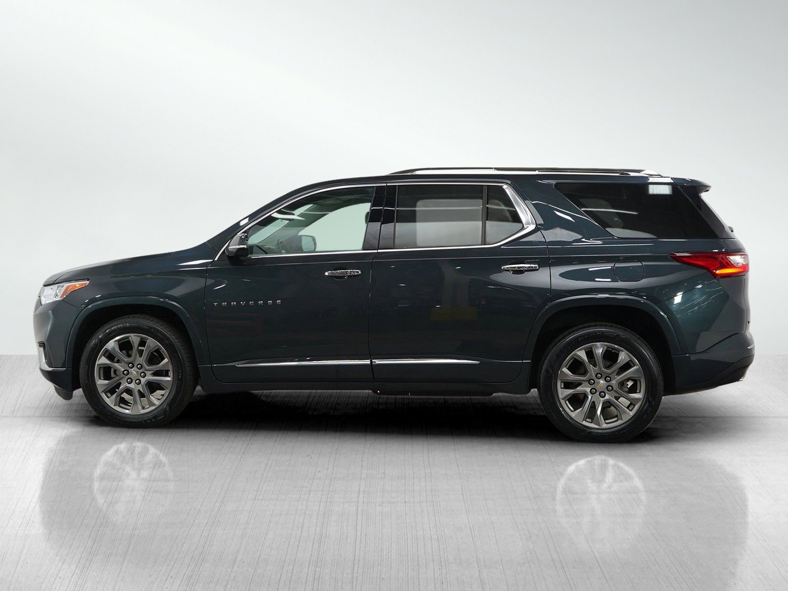 Used 2019 Chevrolet Traverse Premier with VIN 1GNEVKKWXKJ251391 for sale in Minneapolis, Minnesota