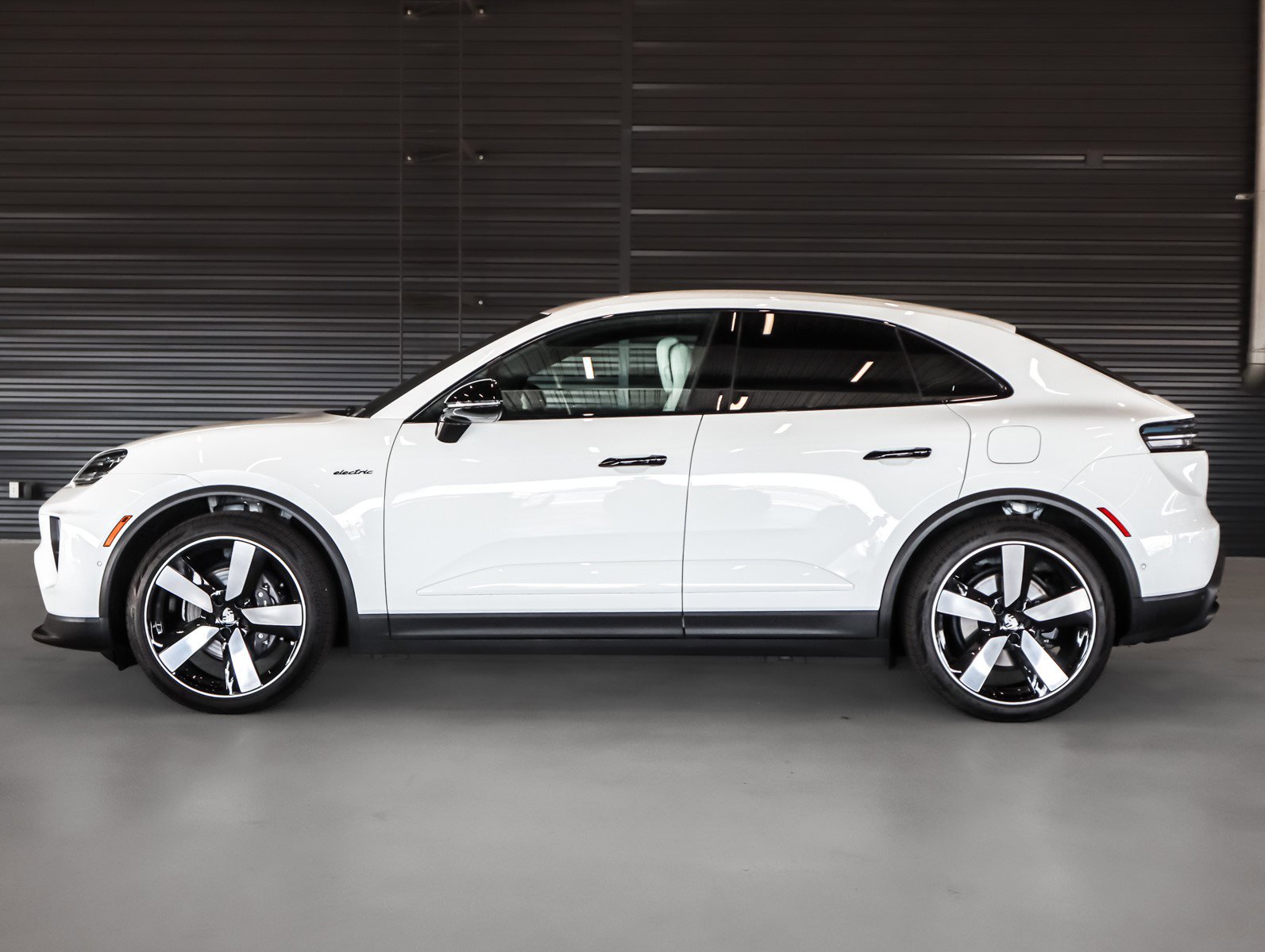 Certified 2024 Porsche Macan Base with VIN WP1AA2XAXRL003622 for sale in Ontario, CA