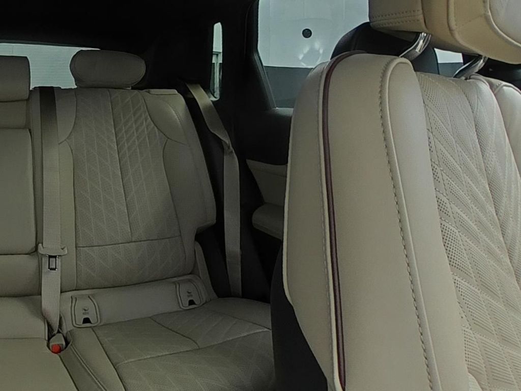 2025 Cadillac Lyriq Luxury photo 14