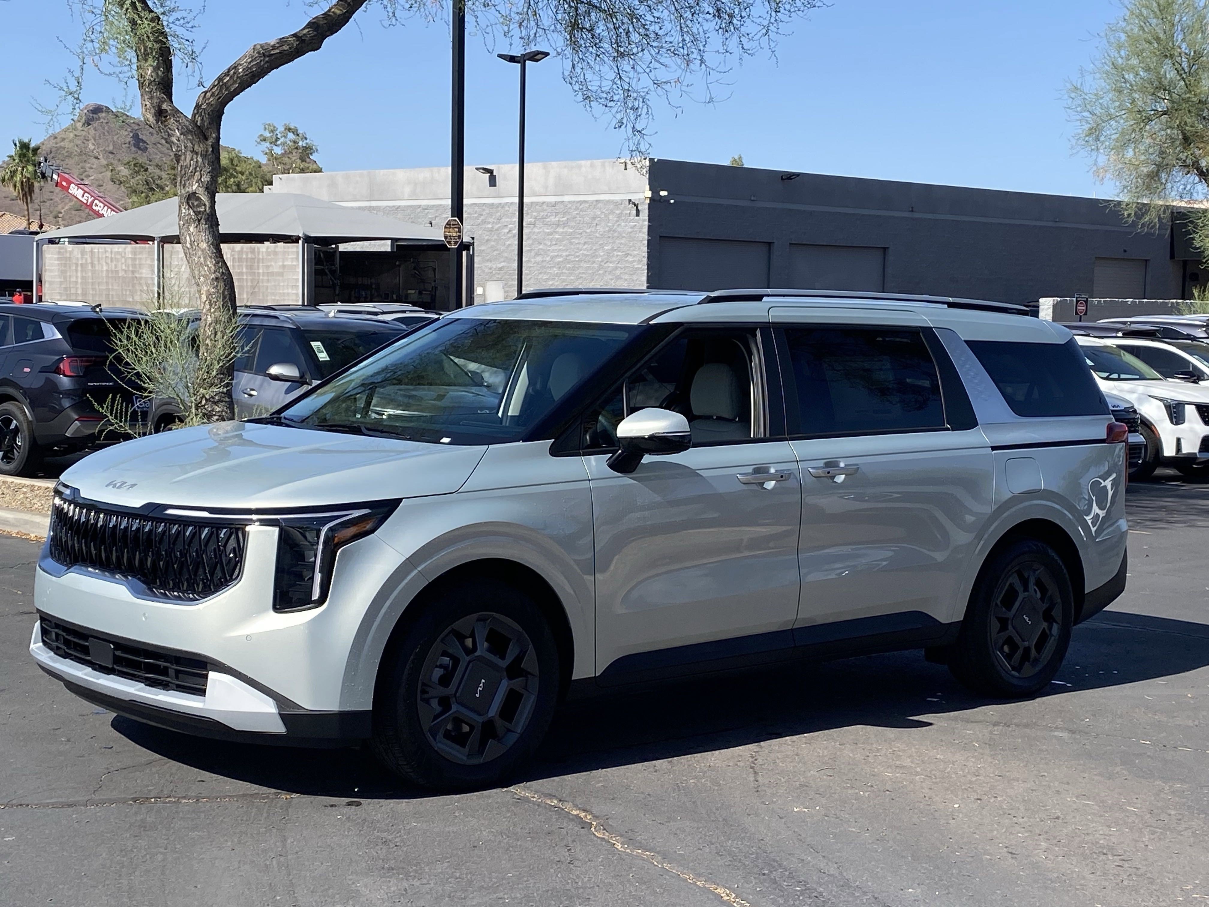 2026 Kia Carnival EX photo 3