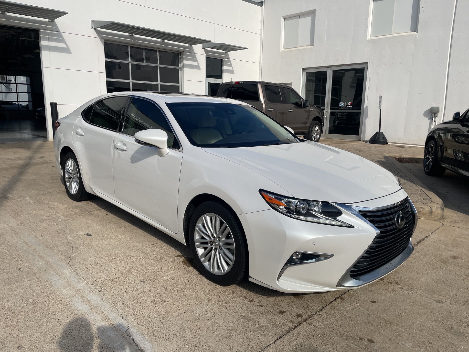 2017 Lexus ES 350 photo 3