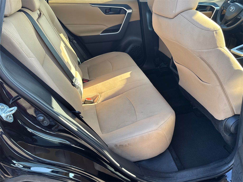 2021 Toyota RAV4 LE photo 15
