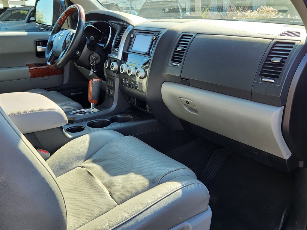 2018 Toyota Sequoia Platinum photo 14