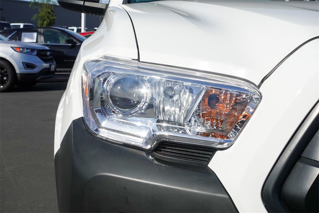 2022 Toyota Tacoma SR photo 4