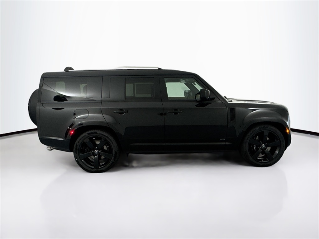 2025 Land Rover Defender 130 V8 photo 4