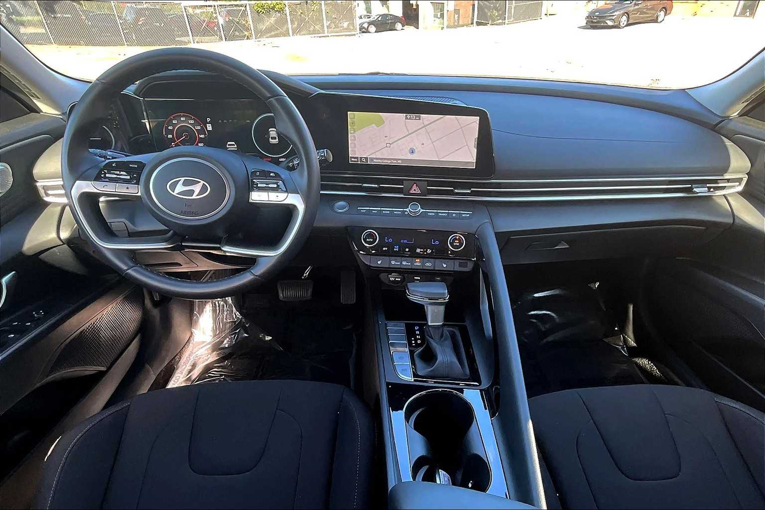 2024 Hyundai Elantra SEL Convenience photo 14