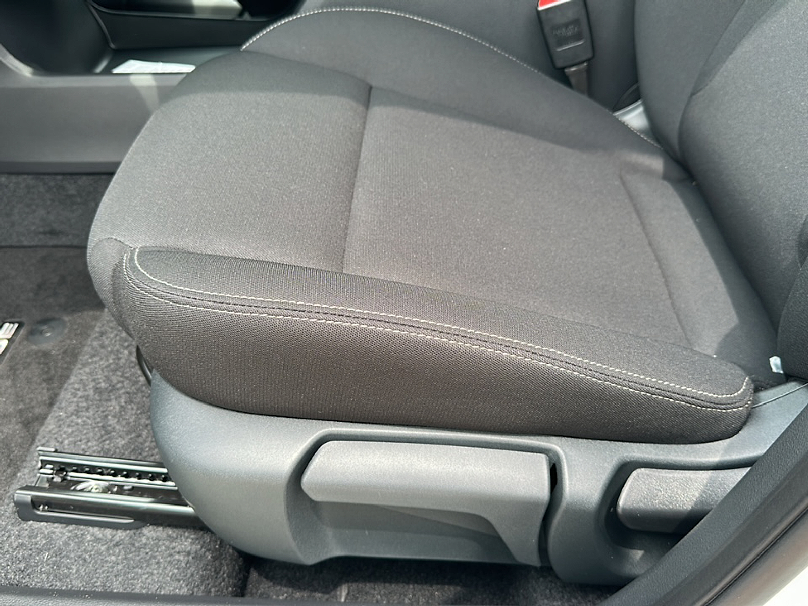 2026 Nissan Rogue S photo 5