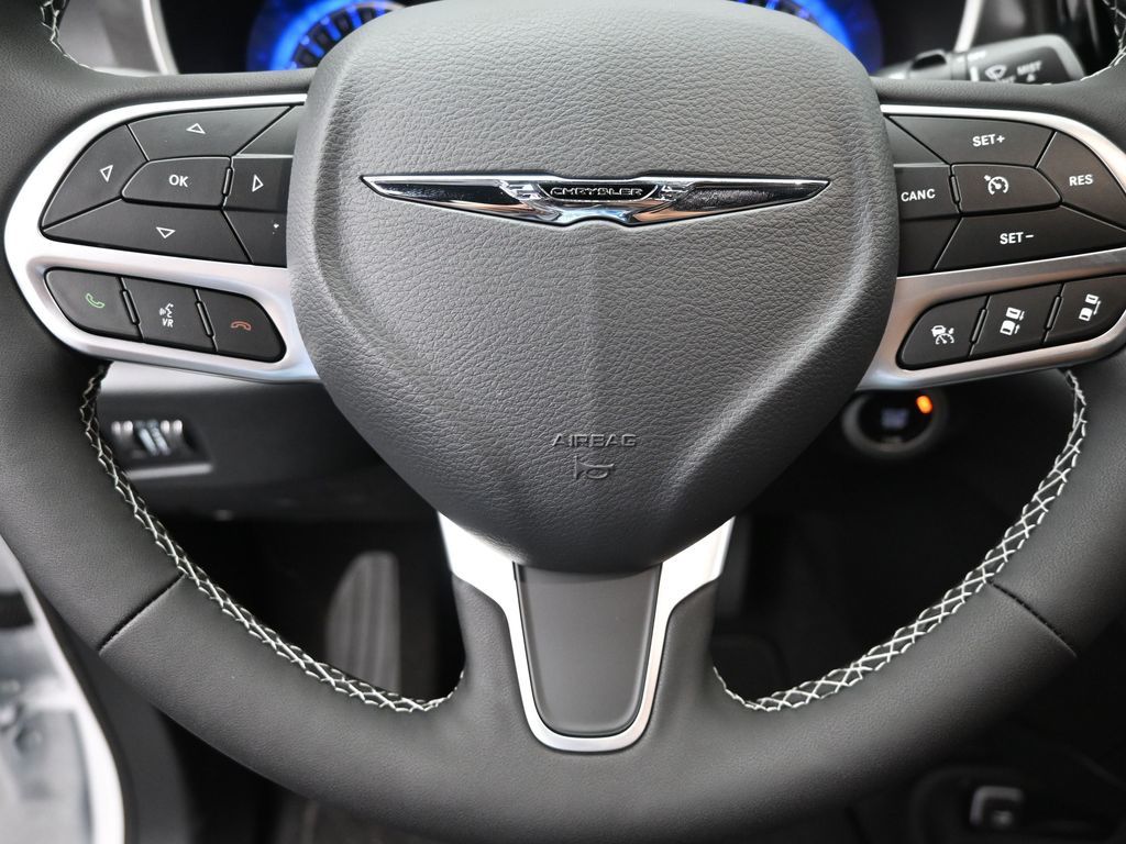 2026 Chrysler Pacifica photo 14