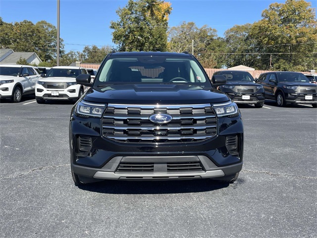 2025 Ford Explorer photo 2