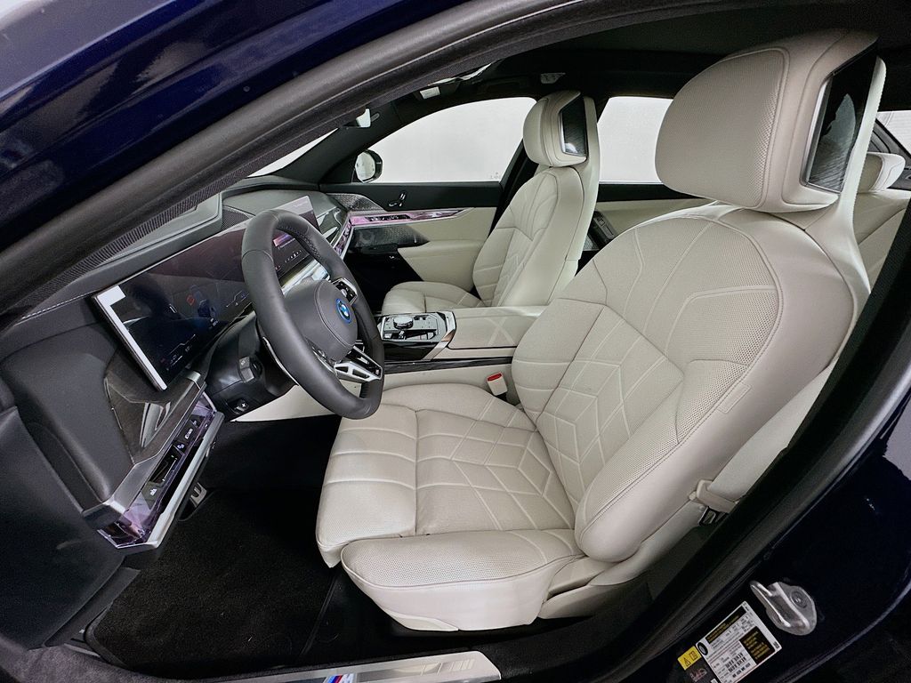2026 Bmw 750e photo 16