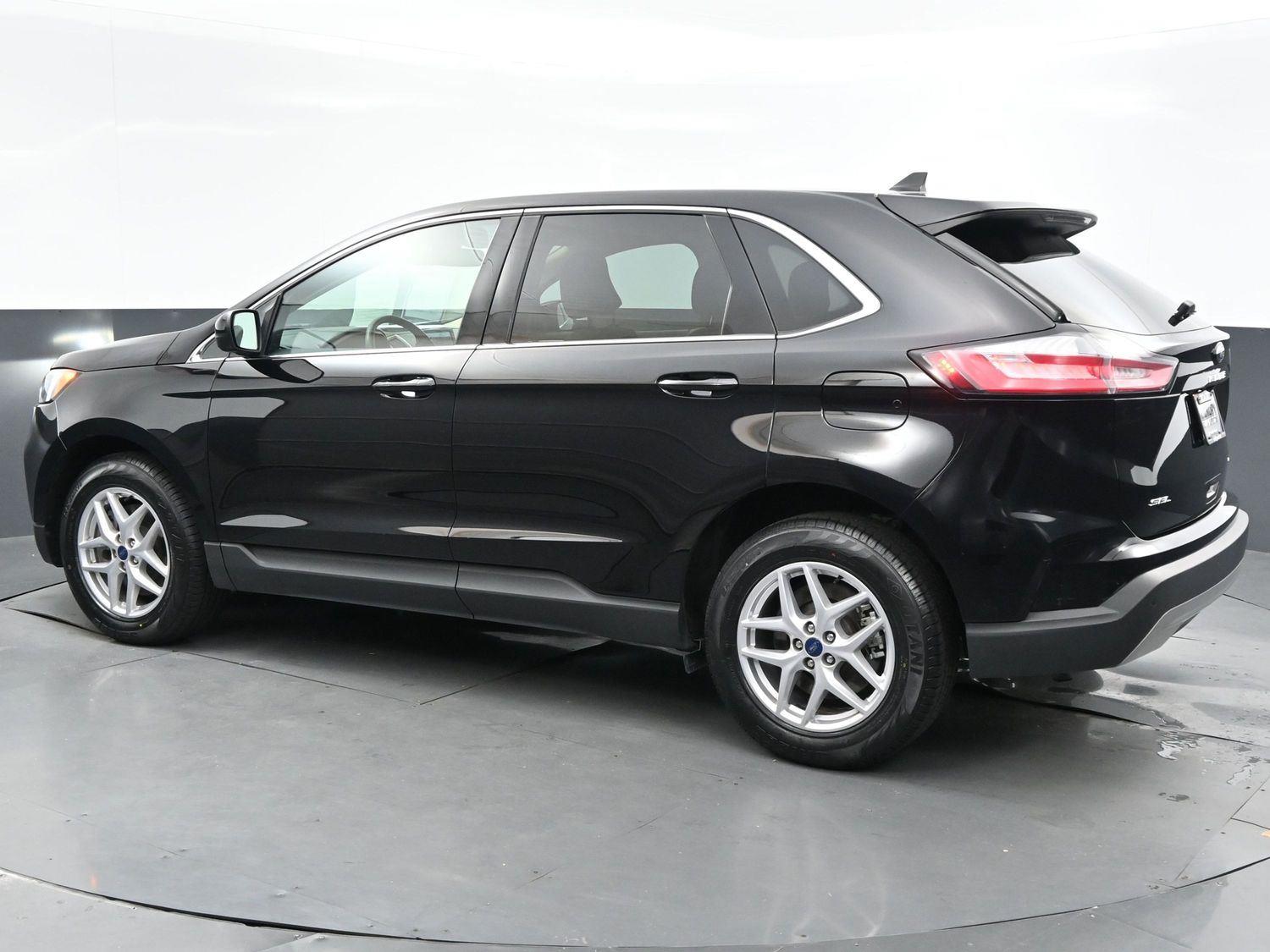 2023 Ford Edge SEL photo 3