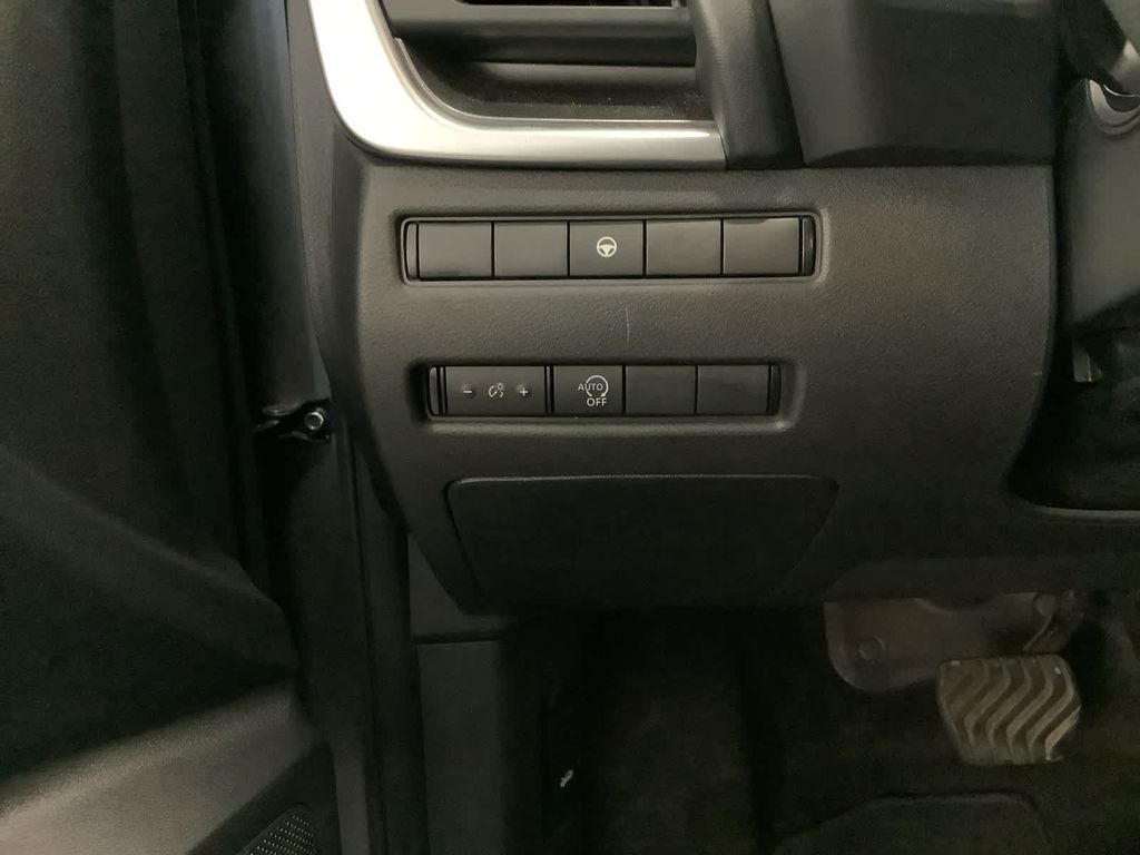 2023 Nissan Rogue SV photo 8