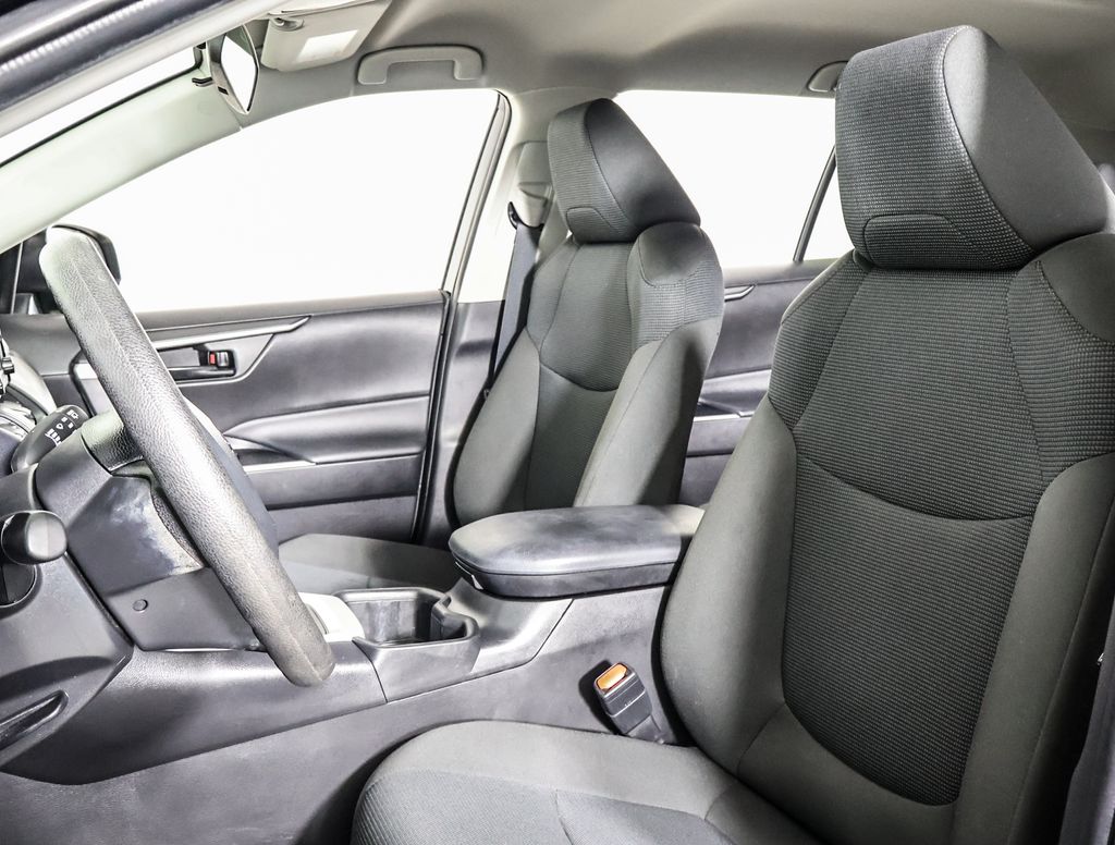 2022 Toyota RAV4 Hybrid LE photo 6