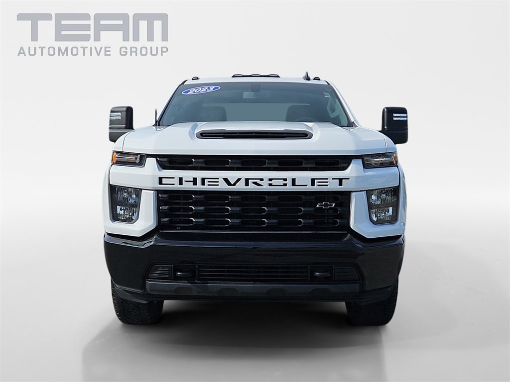 2023 Chevrolet Silverado 2500HD Custom photo 2