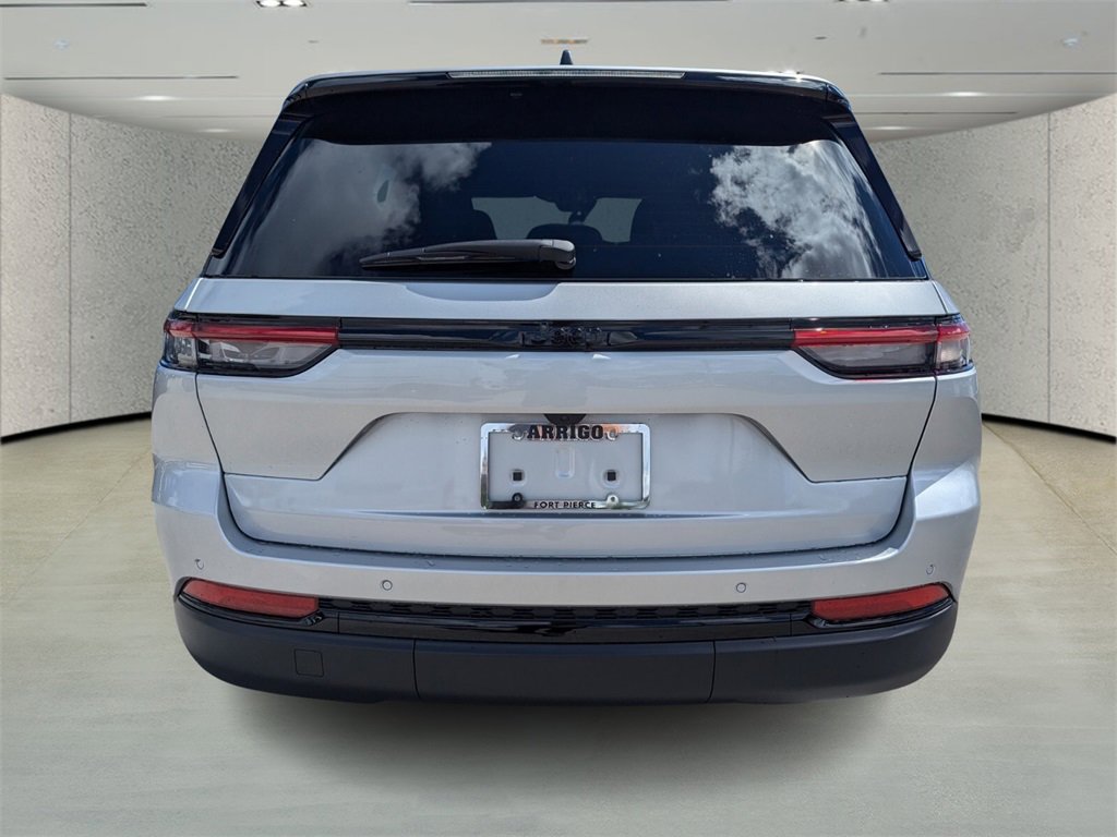 2025 Jeep Grand Cherokee Altitude photo 5