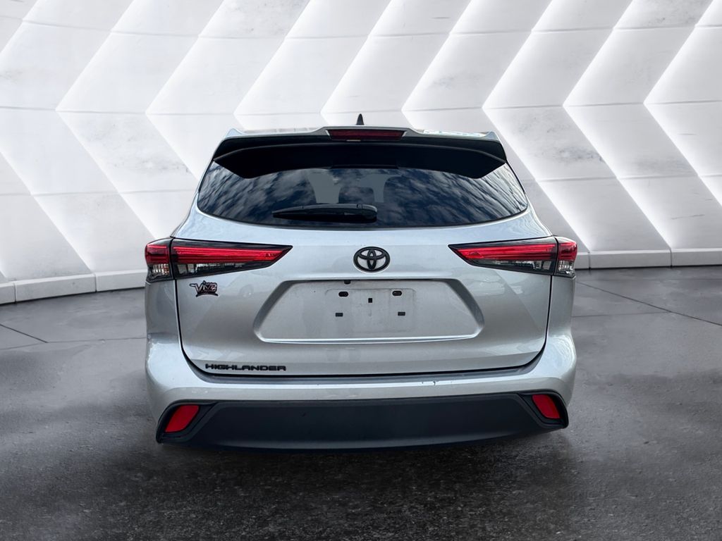2022 Toyota Highlander L photo 5