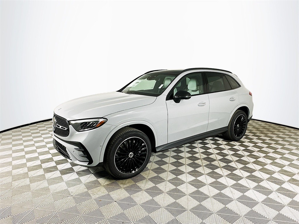 2025 Mercedes Benz GLC 300 photo 3
