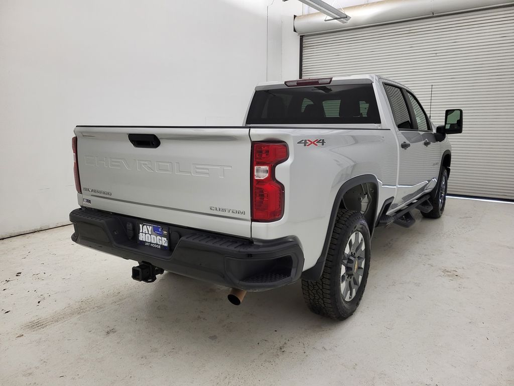 2022 Chevrolet Silverado 2500HD Custom photo 9