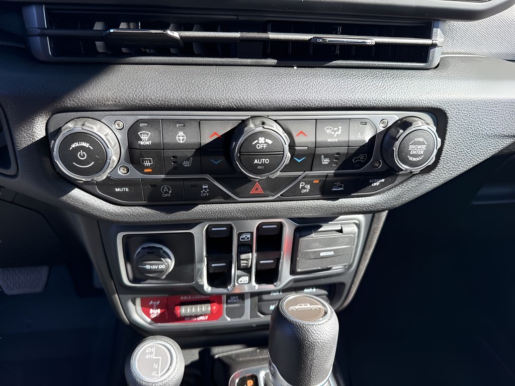 2025 Jeep Gladiator Willys photo 25