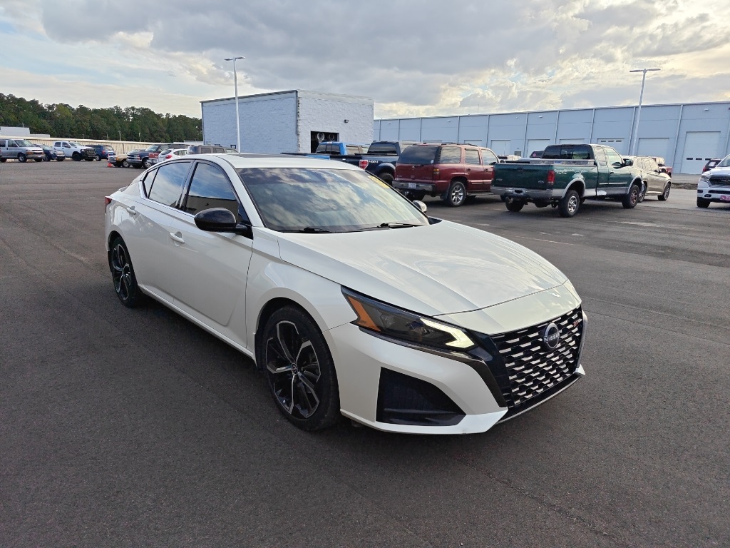 2023 Nissan Altima SR