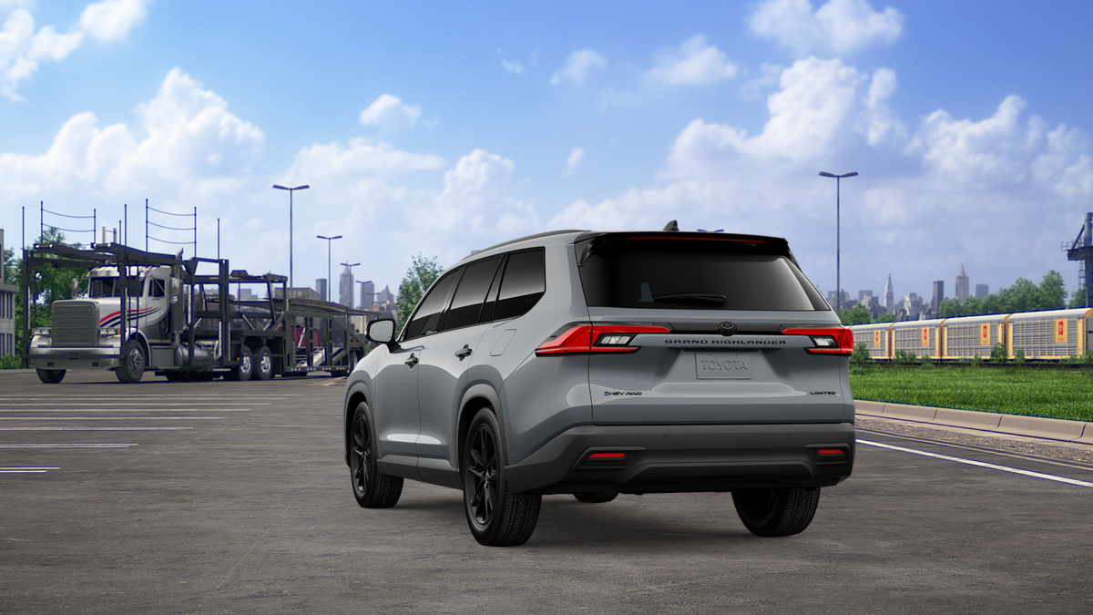2026 Toyota Highlander Hybrid photo 7
