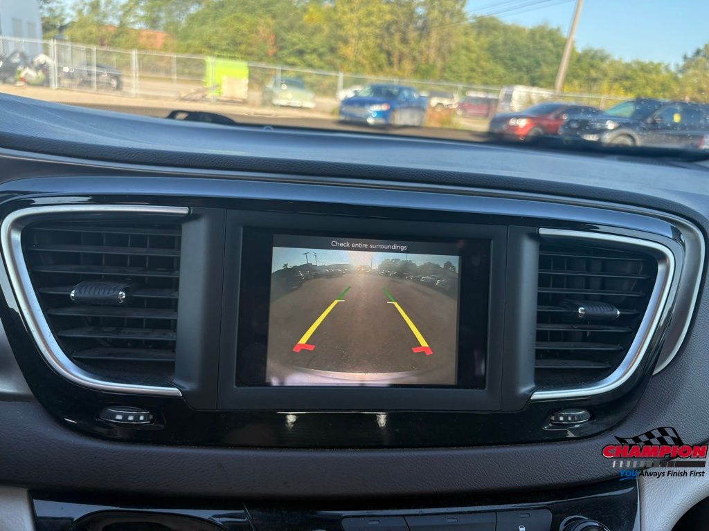 2018 Chrysler Pacifica Touring Plus photo 12