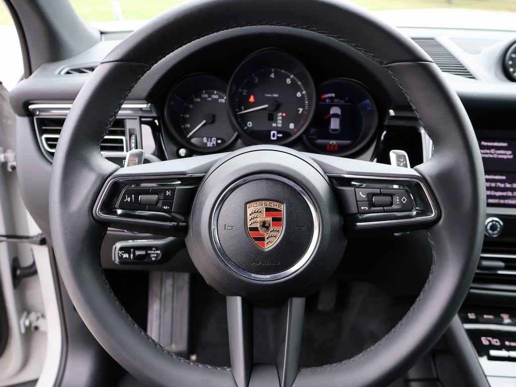 2025 Porsche Macan T photo 25