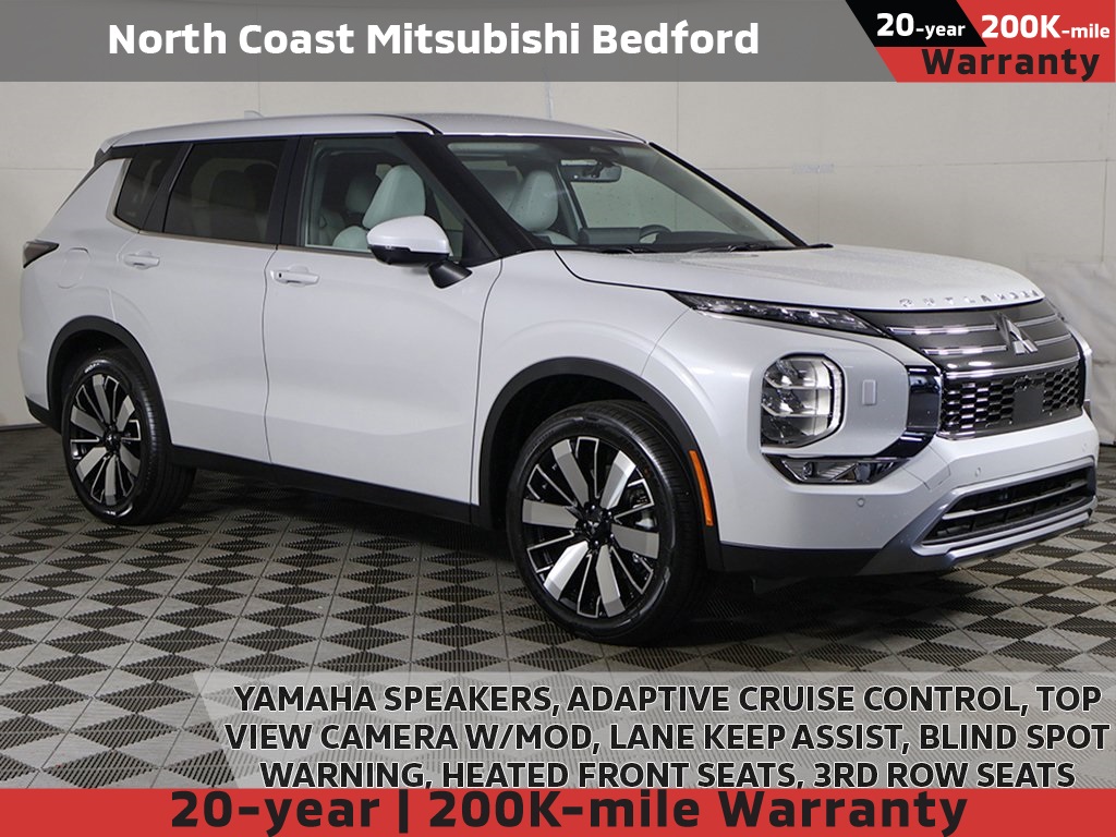 2025 Mitsubishi Outlander SE's photo