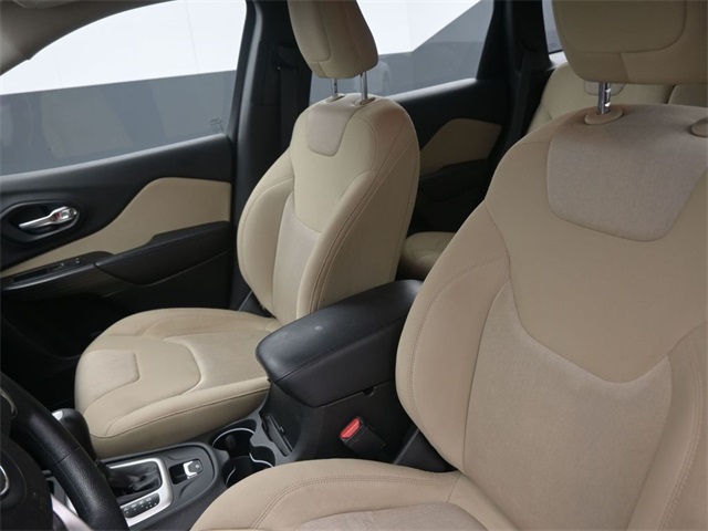 2015 Jeep Cherokee Sport photo 28