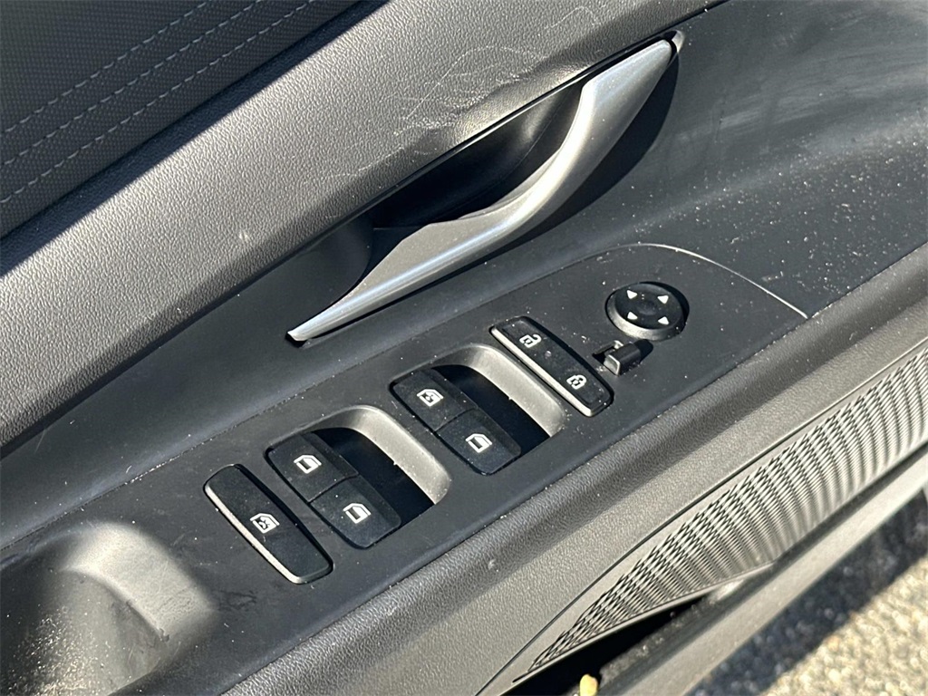 2024 Hyundai Elantra SEL Convenience photo 8
