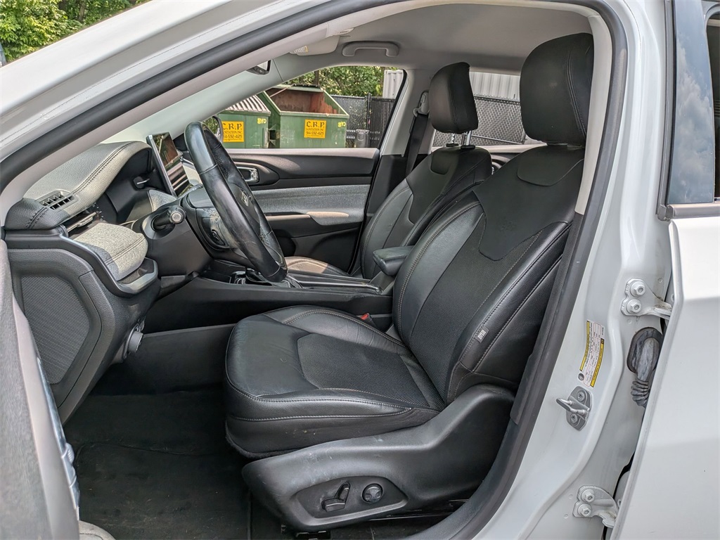2022 Jeep Compass Latitude Lux photo 19