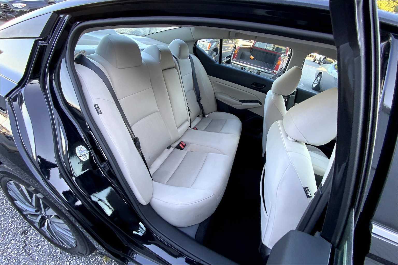 2024 Nissan Altima 2.5 SV photo 18