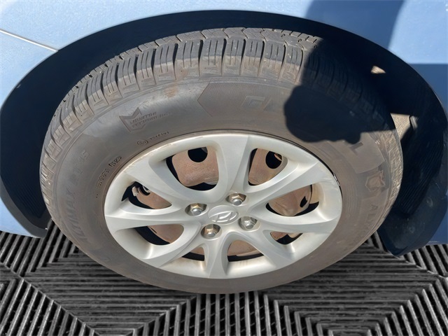 2012 Hyundai Accent GS photo 7
