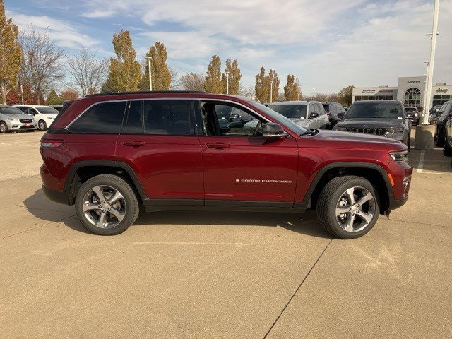 2025 Jeep Grand Cherokee Limited photo 4
