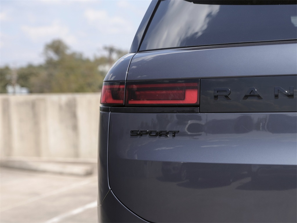 2025 Land Rover Range Rover Sport SE photo 5