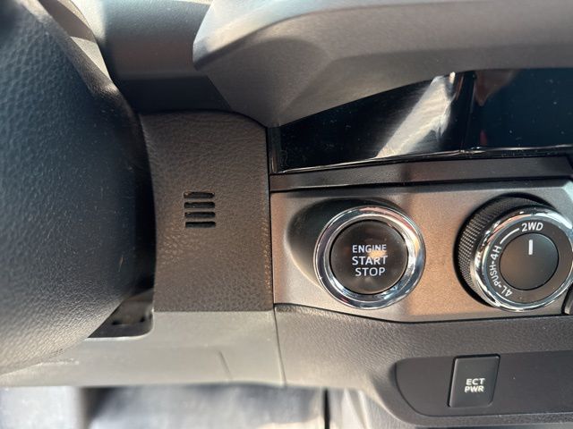 2017 Toyota Tacoma SR V6 photo 25