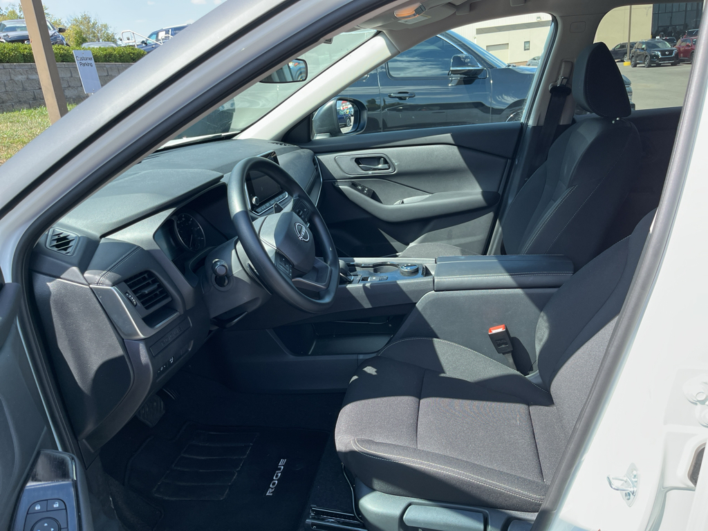 2025 Nissan Rogue S photo 3